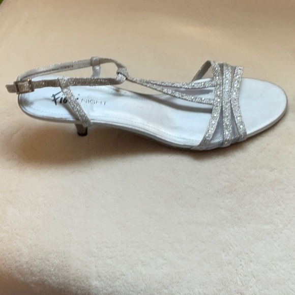 FIONI Clothing Silver Strappy Heels - Picture 4 of 8